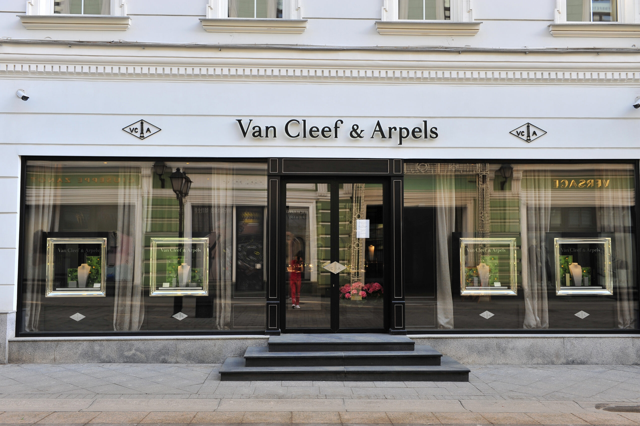 How to sell Van Cleef Jewelry